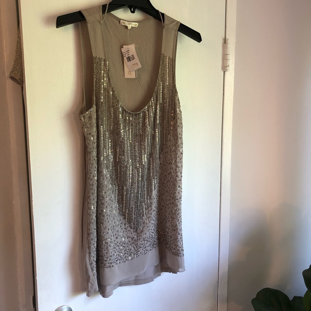 Seeveless blouse with embellished beadwork